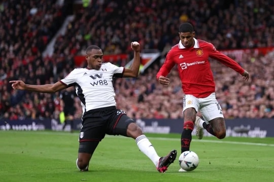 Đối thủ nhận 3 thẻ đỏ, Man Utd ngược dòng vào bán kết Cúp FA